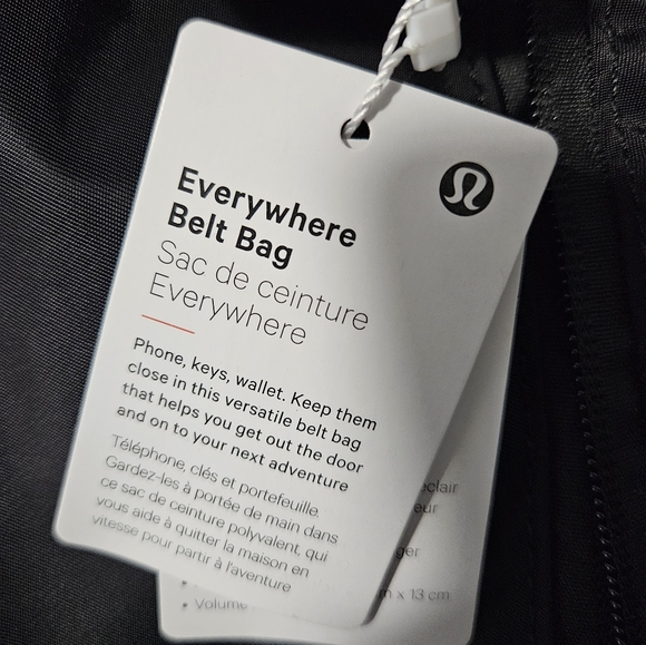 Lululemon Athletica Everywhere Belt Bag, Black, 7.5 x 5 x 2 inches - Picture 2 of 5